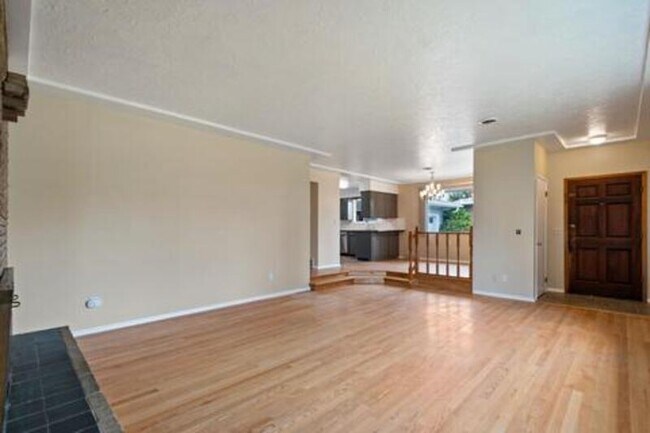 Foto del edificio - 3328 W Elmhurst Ave