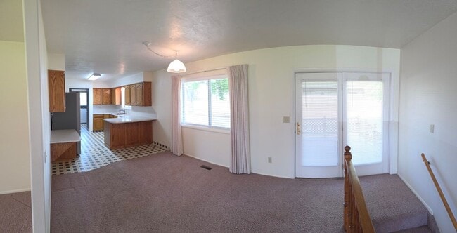 Building Photo - 3 bed, 3 bath Home in Sunnydell area Rexburg
