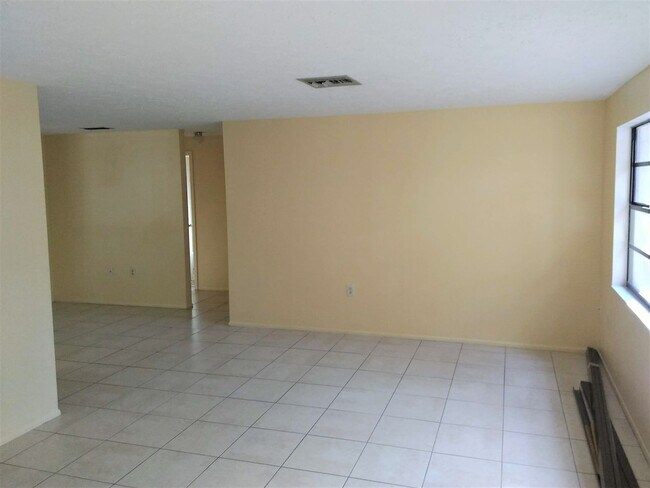 Foto del edificio - Corner Lot Home in New Port Richey