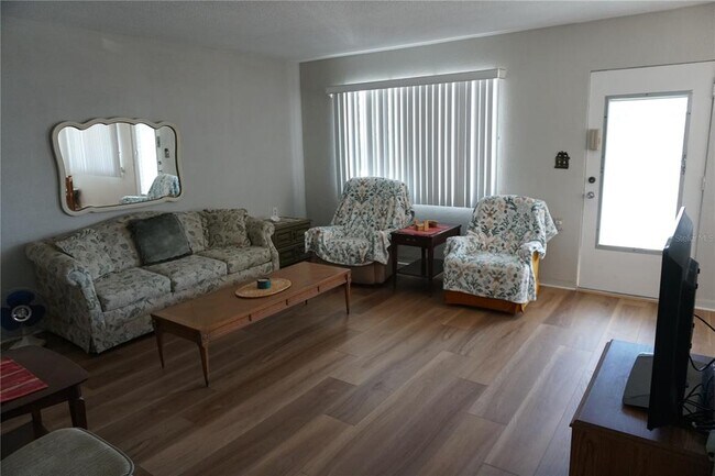 Foto del edificio - 8405 112th St N