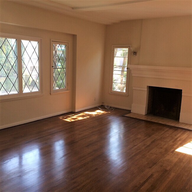 Foto del edificio - 7930 Blackburn Ave