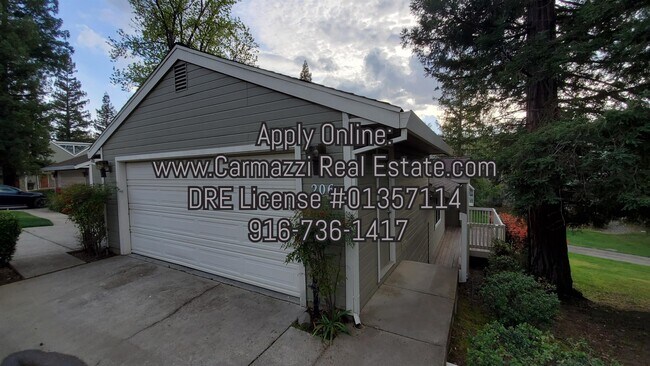 Building Photo - 206 Live Oak Cir