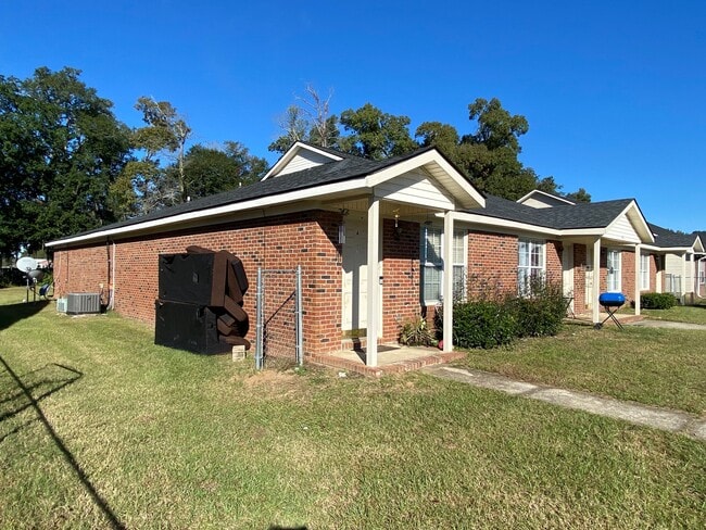 Building Photo - 2Bedroom 2bath - $875 monthly