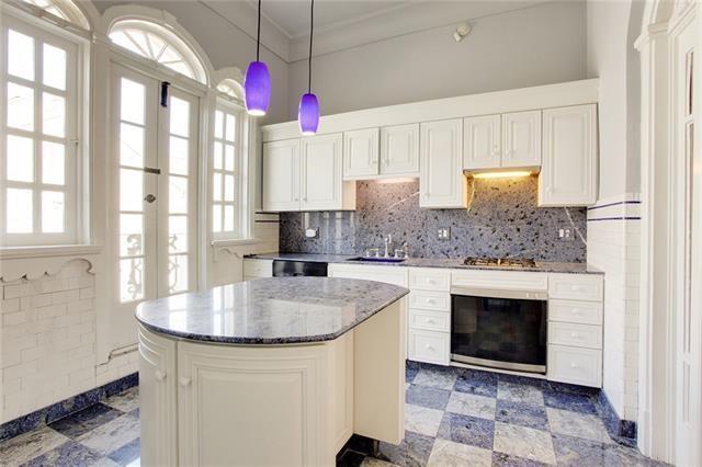 Building Photo - 523 Dumaine St