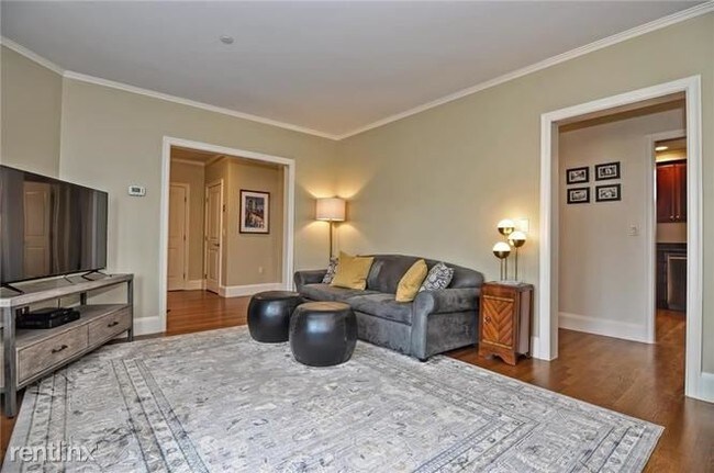 Foto del edificio - 1 br, 1 bath - 1180 Narragansett Blvd Apt B6