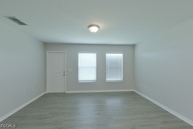 Foto del edificio - 3214 65th St W
