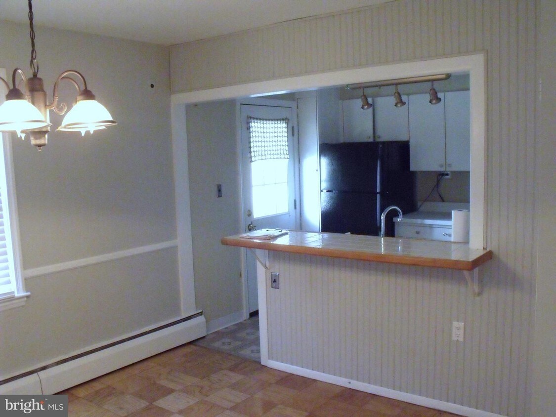 Foto principal - 1227 Seven Oaks Rd