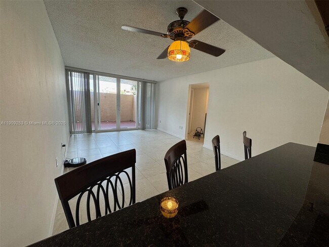 Foto del edificio - 10700 SW 108th Ave