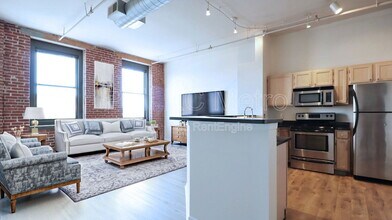 Building Photo - 200 Main St