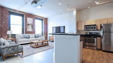 Building Photo - 200 Main St