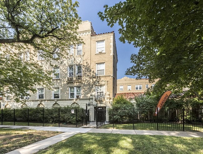 Building Photo - Archive: Wolcott Terrace - 5017 N Wolcott Ave