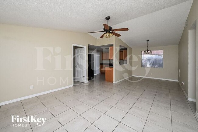 Foto del edificio - 8210 Olivewood Pl