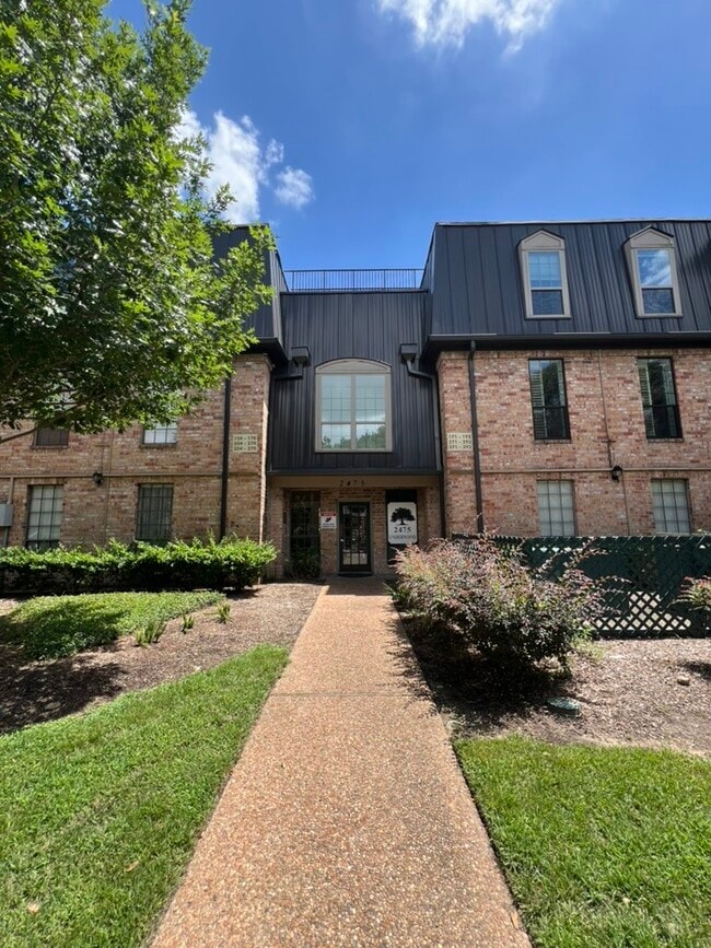 Building Photo - 2425 Underwood St