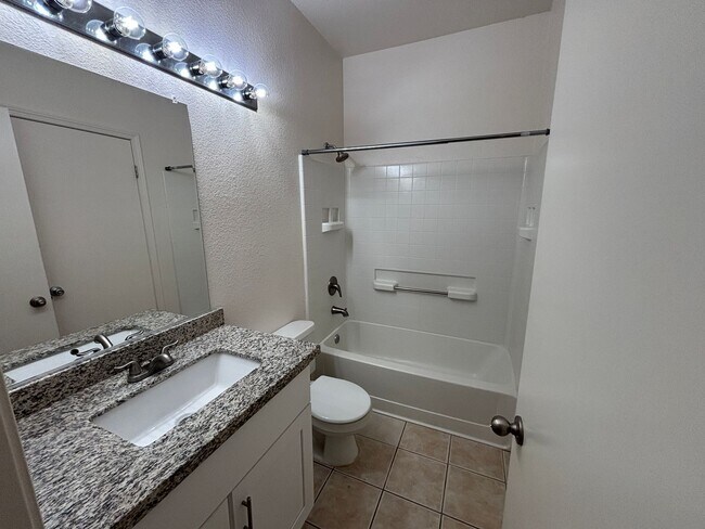 Foto del edificio - Lake Access Laguna West Property