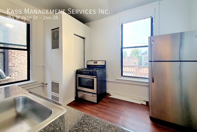 Building Photo - 264 W 26th St