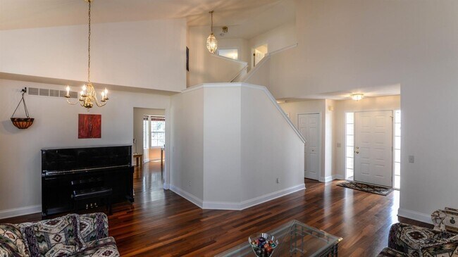 Building Photo - 1652 Scio Ridge Rd