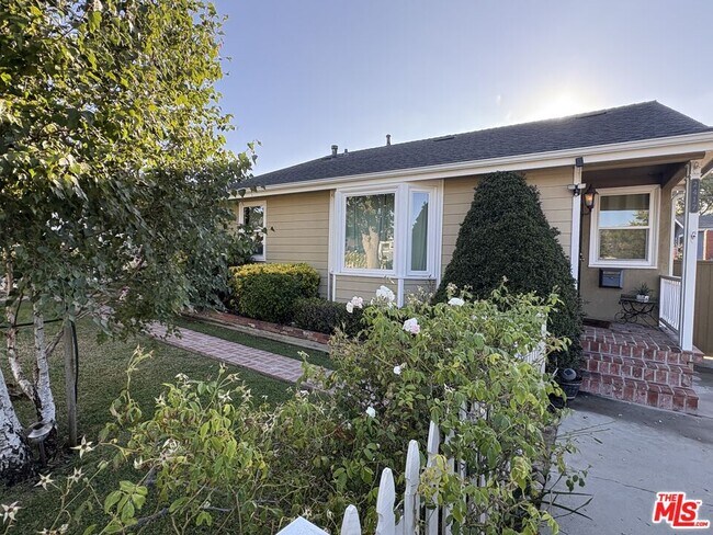 Foto del edificio - 2417 Andreo Ave