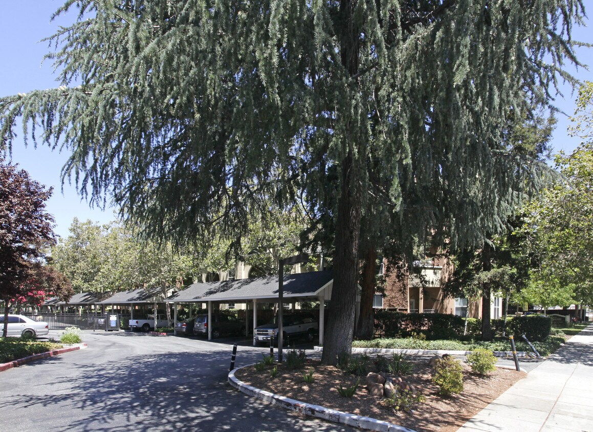 Foto del edificio - Gadberry Courts Apartments