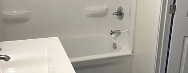 Foto del edificio - Available August 1, 2026 - 4BR 2BA next to Cascades Gold Course