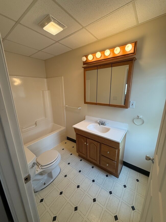 Building Photo - 4 Colvin Ave