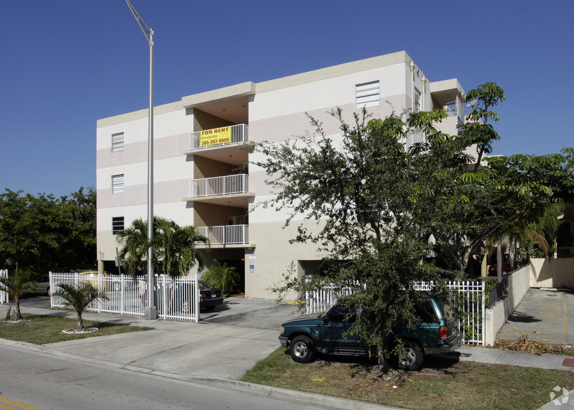 Primary Photo - Montego Bay Condominiums