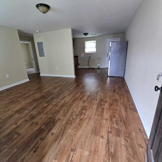 Building Photo - This 2 Bedroom 1 bath home has been recently updated.