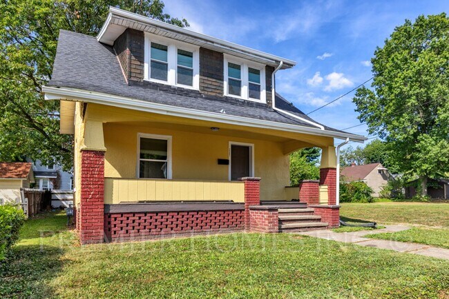 Building Photo - 3 Bed Home with Large Yard & Detached Garage – $1,495/mo