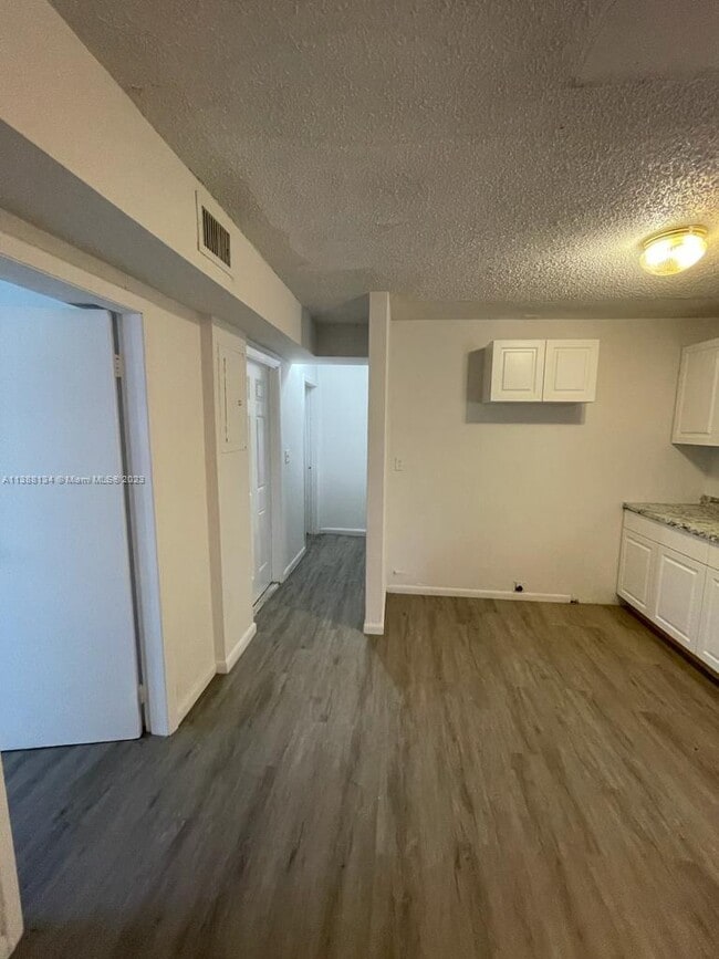 Foto del edificio - 7230 NW 3rd St