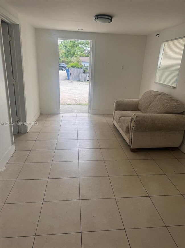 Building Photo - 611 S 24th Ave