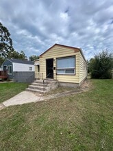 Building Photo - 453 Hovey St