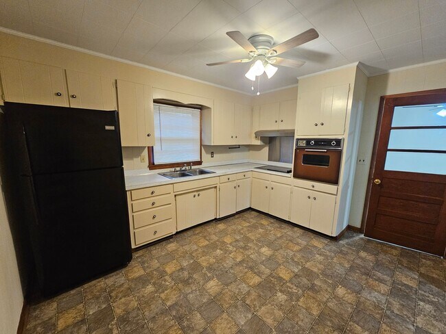 Foto del edificio - Beautiful 3 Bedroom Ranch in Central Manchester