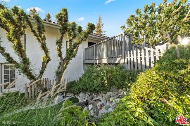 Building Photo - 5 br, 4 bath House - 21833 De la Luz Ave