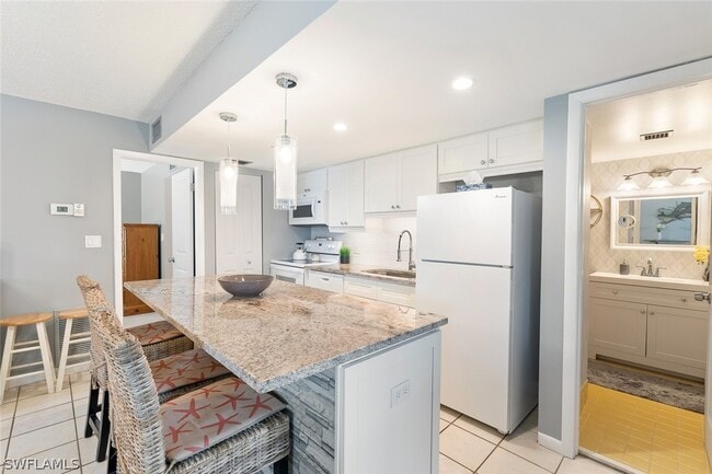 Foto del edificio - 240 Palm Dr