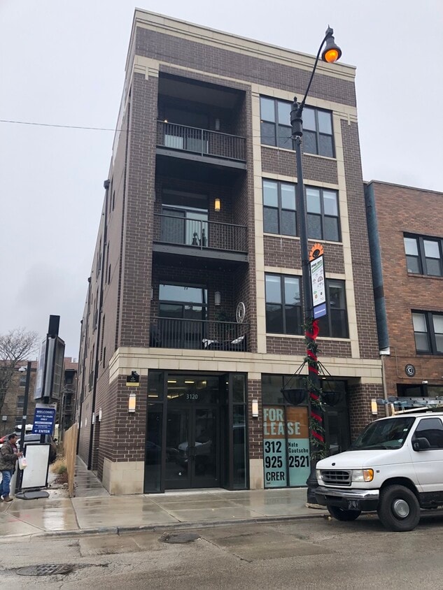 Primary Photo - 3120 N Broadway