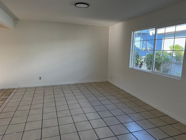 Foto del edificio - 5622 E Gage Ave
