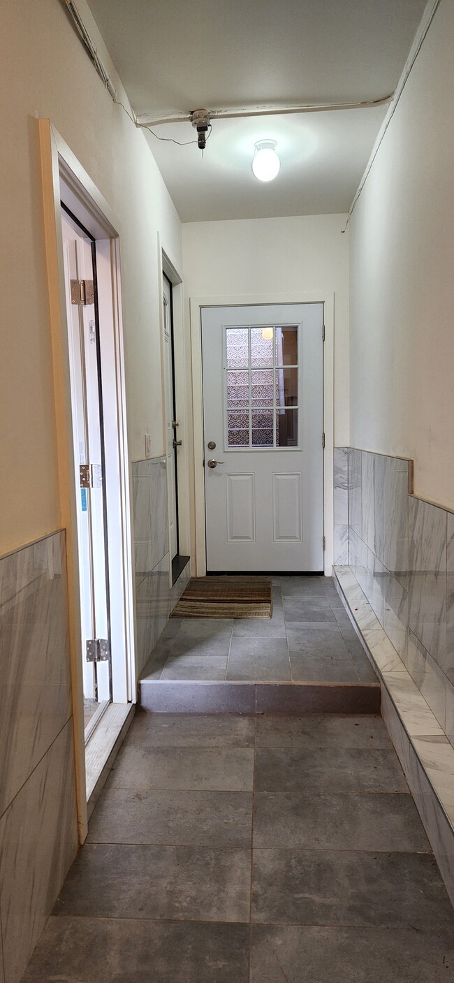 Entrance with modern tiles - 2160 22nd Ave