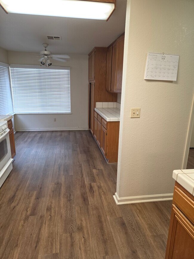 Foto del edificio - **Coming Soon** Comfortable 3 Bed, 2 Bath in Elk Grove
