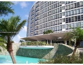 Building Photo - 900 Bay Dr