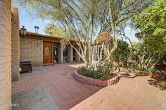 Building Photo - 6510 E Dixileta Dr
