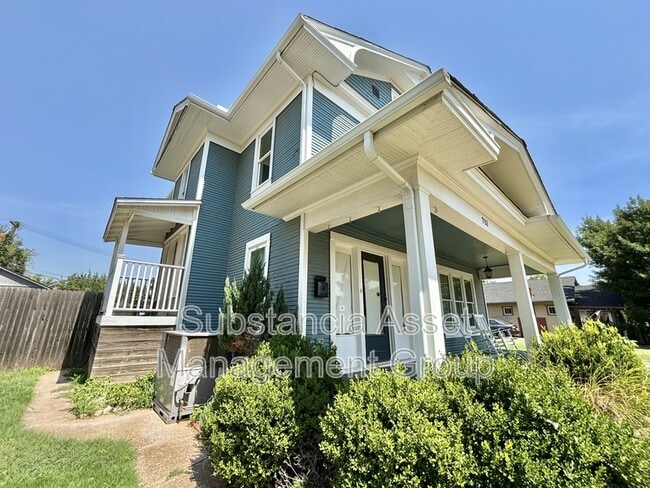 Building Photo - 711 NW 26th St