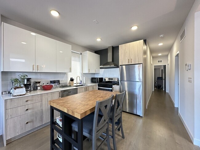 Foto del edificio - 908 N California Ave