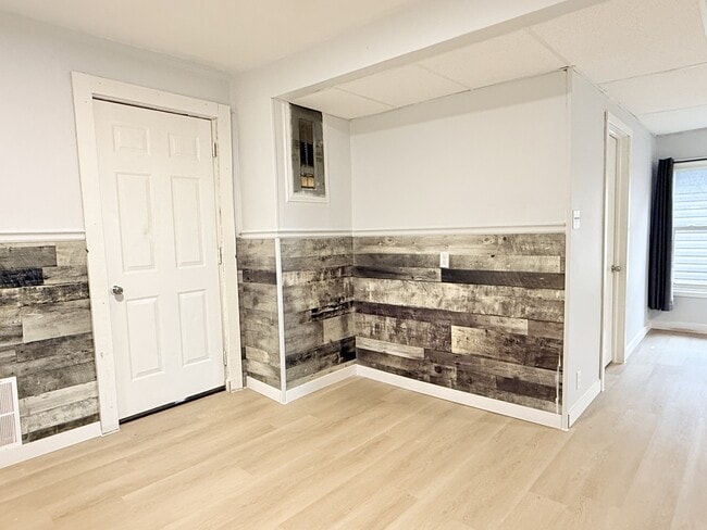 Building Photo - 1011 Albert Rd