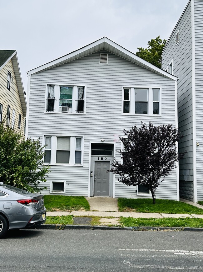 Building Photo - 189 Elmwood Ave