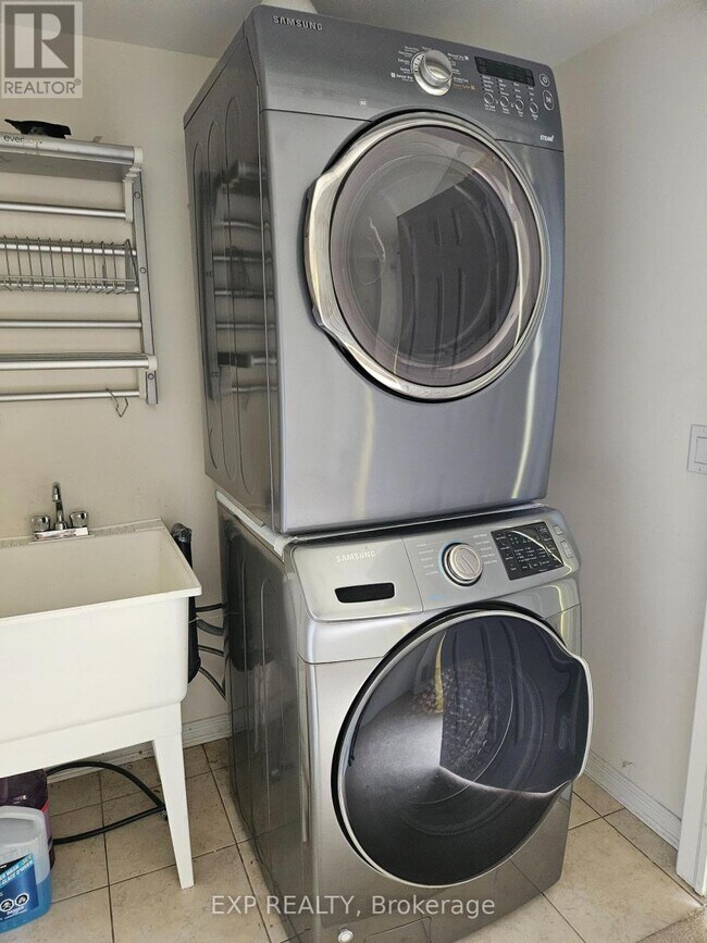 Photo du bâtiment - 6625 Falconer Dr