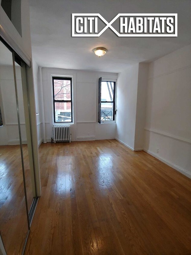 Primary Photo - 456 W 45th St