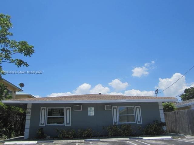 Building Photo - 317 SE 10th Ave