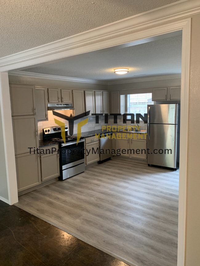 Building Photo - 2 Bed/1.5 Bath Apartment