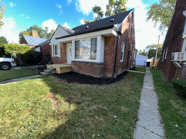 Building Photo - New Renovated 3 Bedroom Bungalow