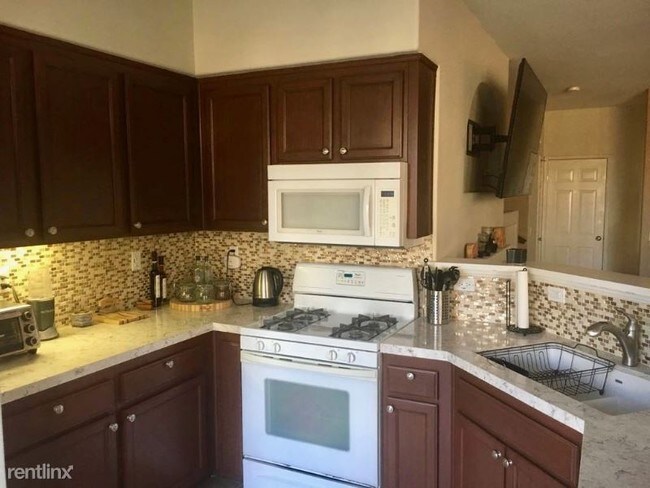 Foto del edificio - 3 br, 3 bath Townhome - 712 caminito valiente