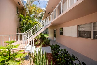 Building Photo - 18081 SE Country Club Dr
